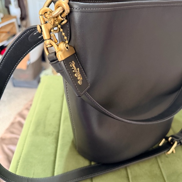 Coach 1941 Dakota Bucket Bag W Gold Accents - Picture 2 of 5